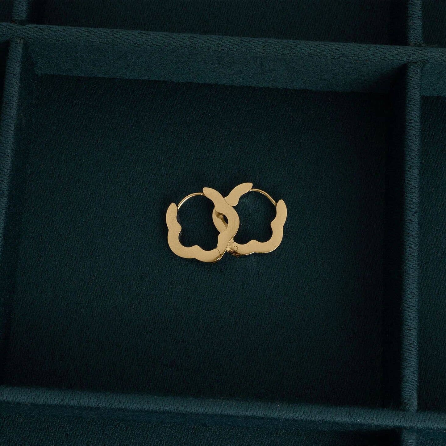 18K Gold PVD Stainless Steel Flower Huggie Earrings:Silver/Gold