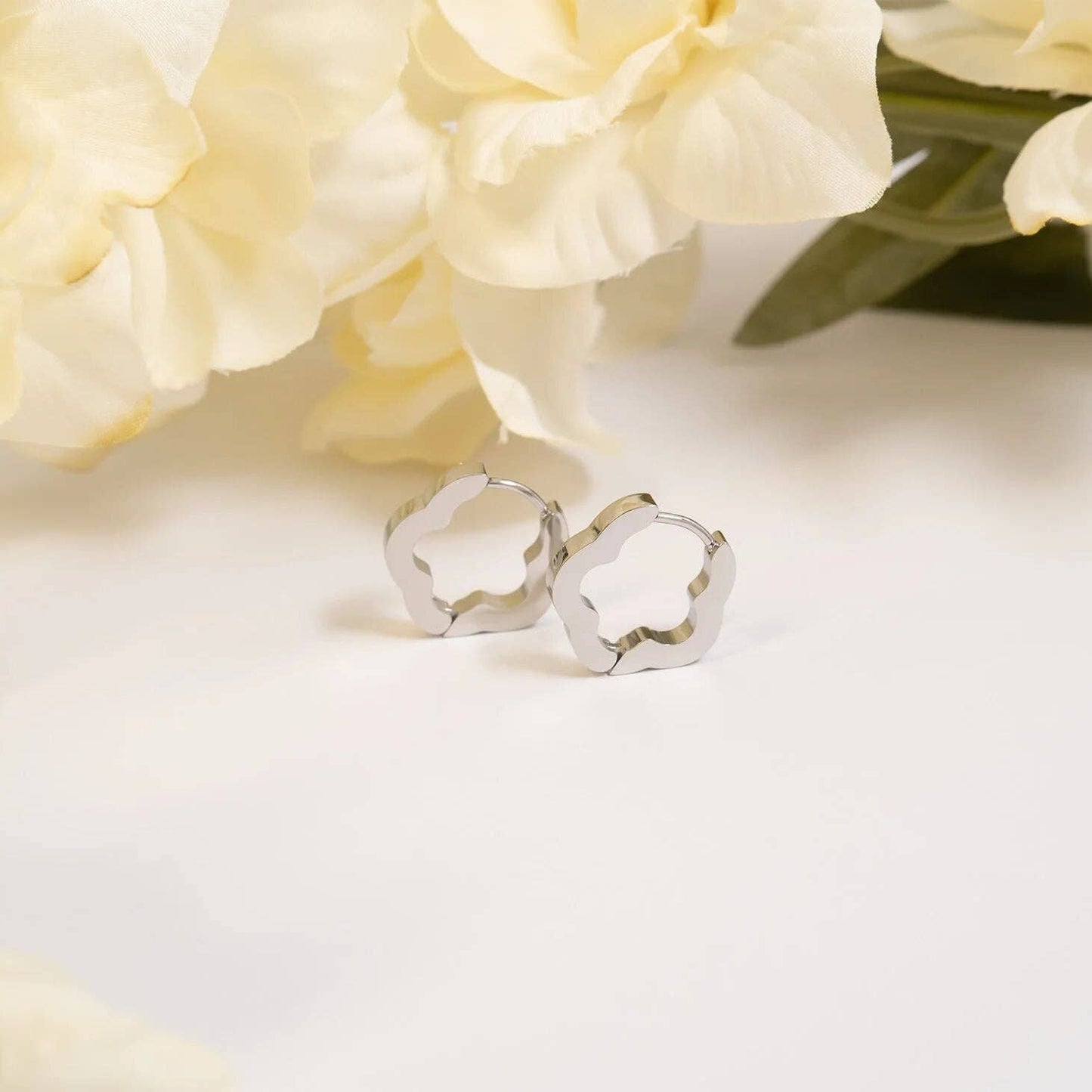 18K Gold PVD Stainless Steel Flower Huggie Earrings:Silver/Gold