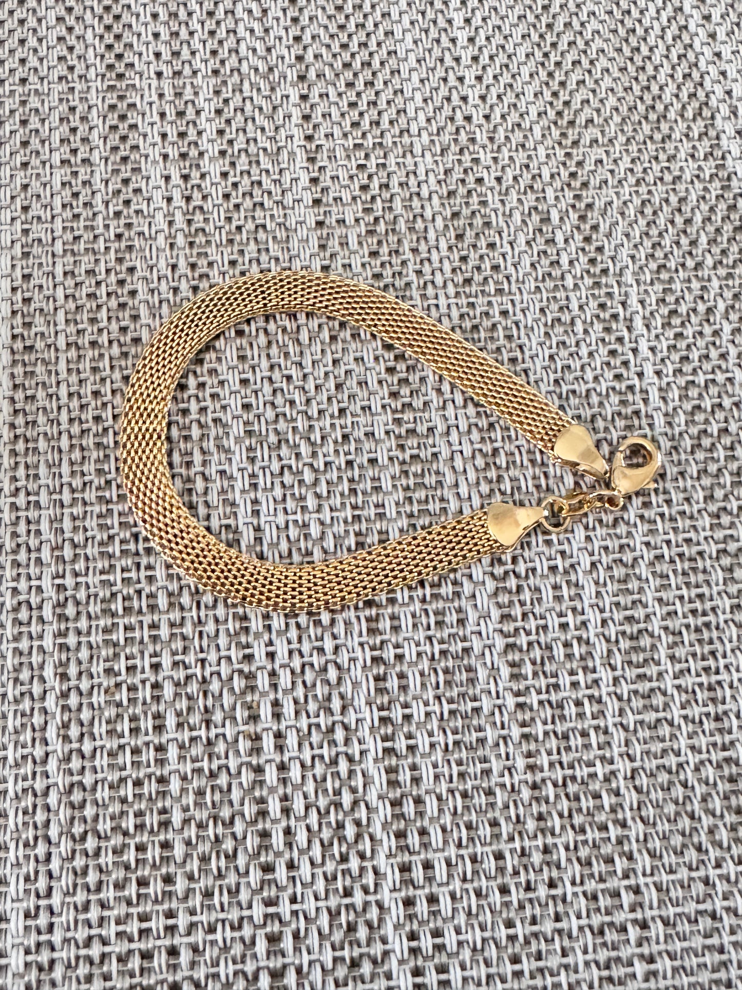 Designed Mesh Link Bracelet