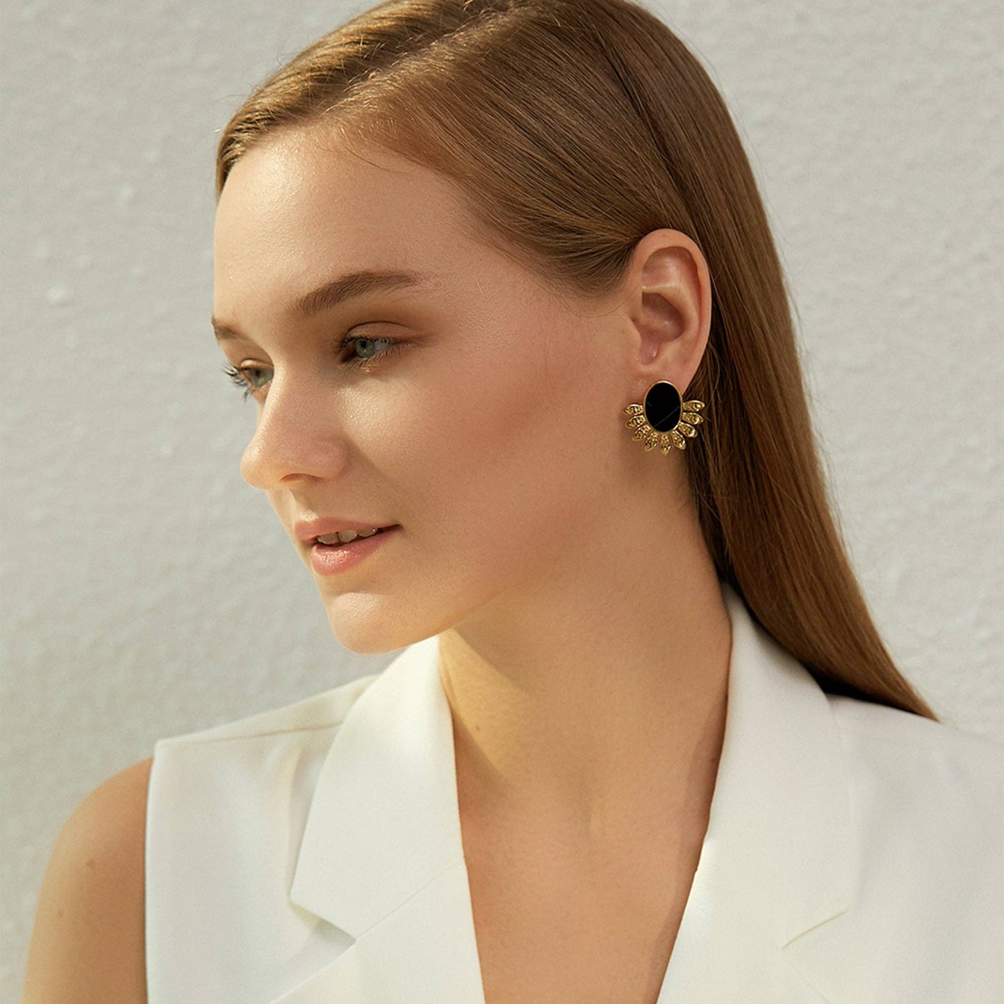 Vintage Gold Textured Sunburst Black Oval Stud Earrings