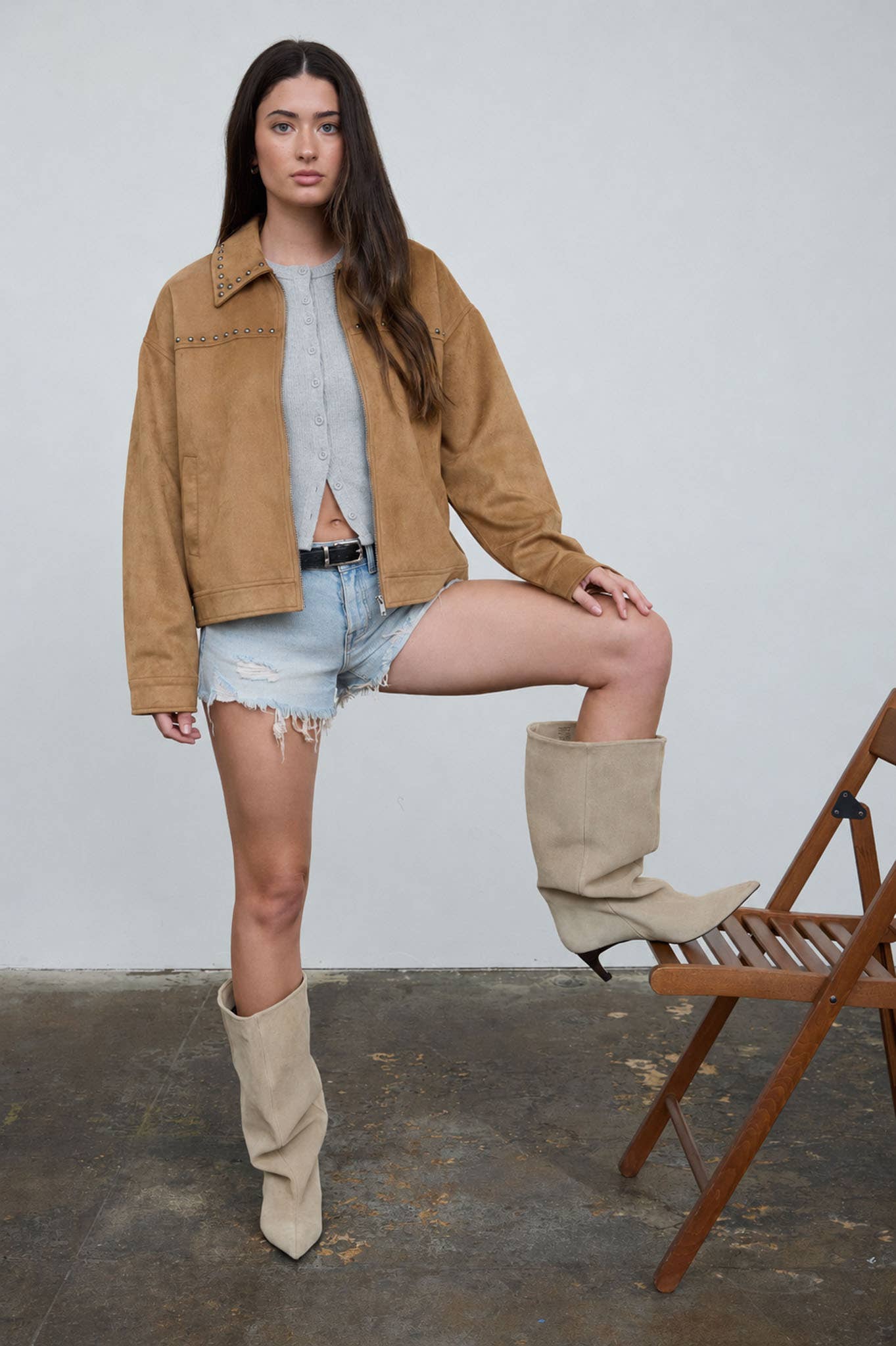 STUDDED COLLARED ZIP-UP SUEDE JACKET: CAMEL