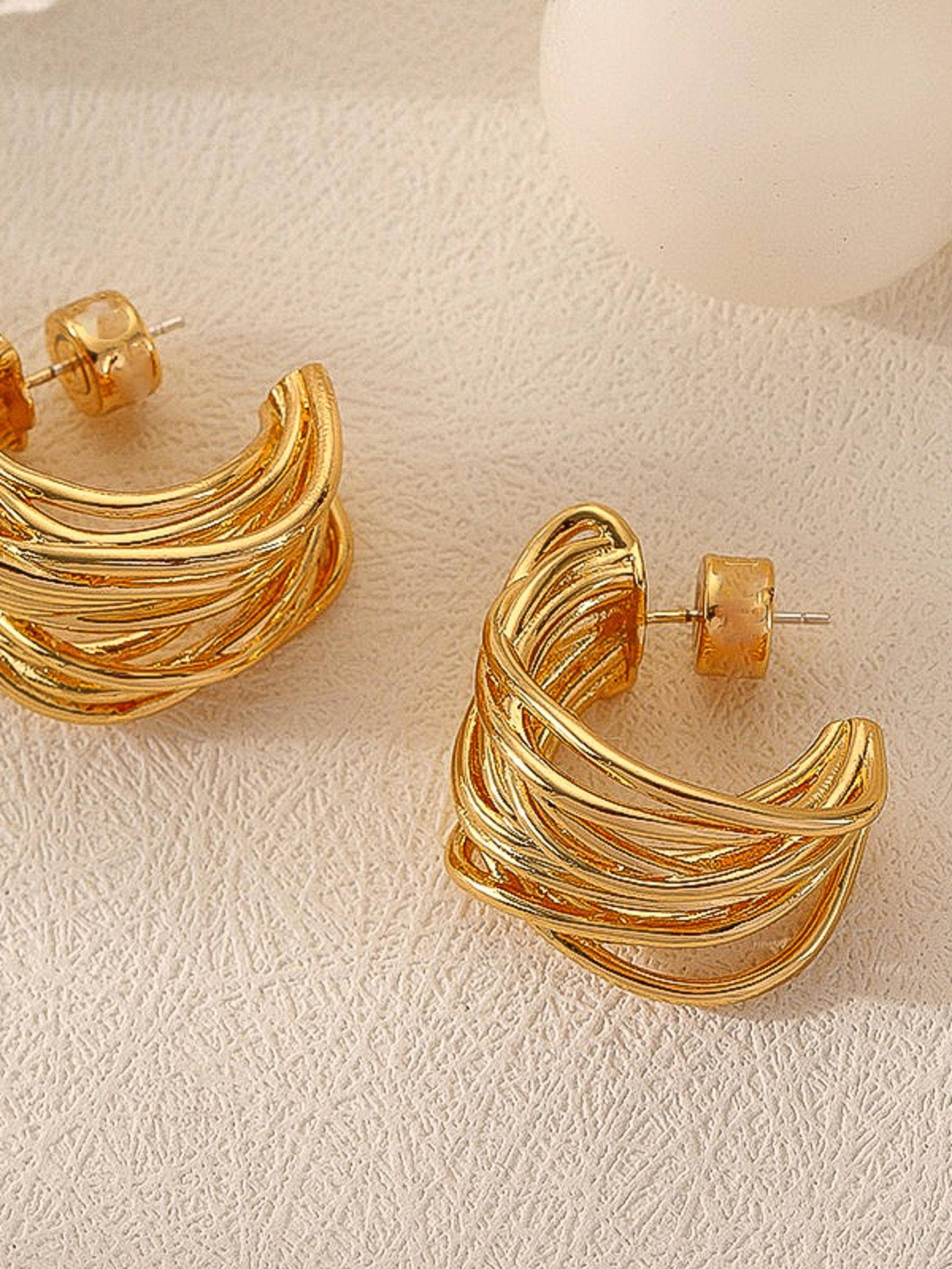 Noemie 18k Gold String C Hoop Huggie Earring: Yellow Gold
