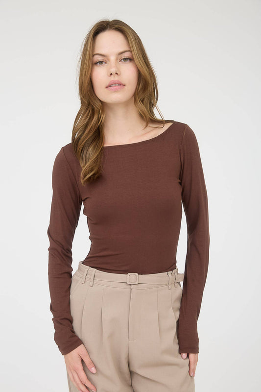BOAT NECK LONG SLEEVE SOLID KNIT TOP: CHOCOLATE