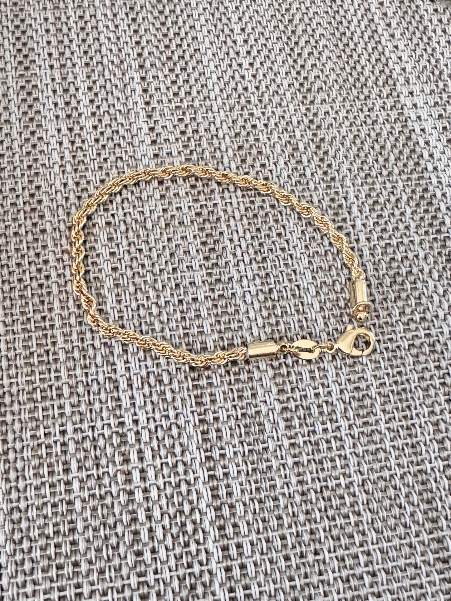 Rope Chain Bracelet With Round Cap.       7' Inch (Bracelet)
