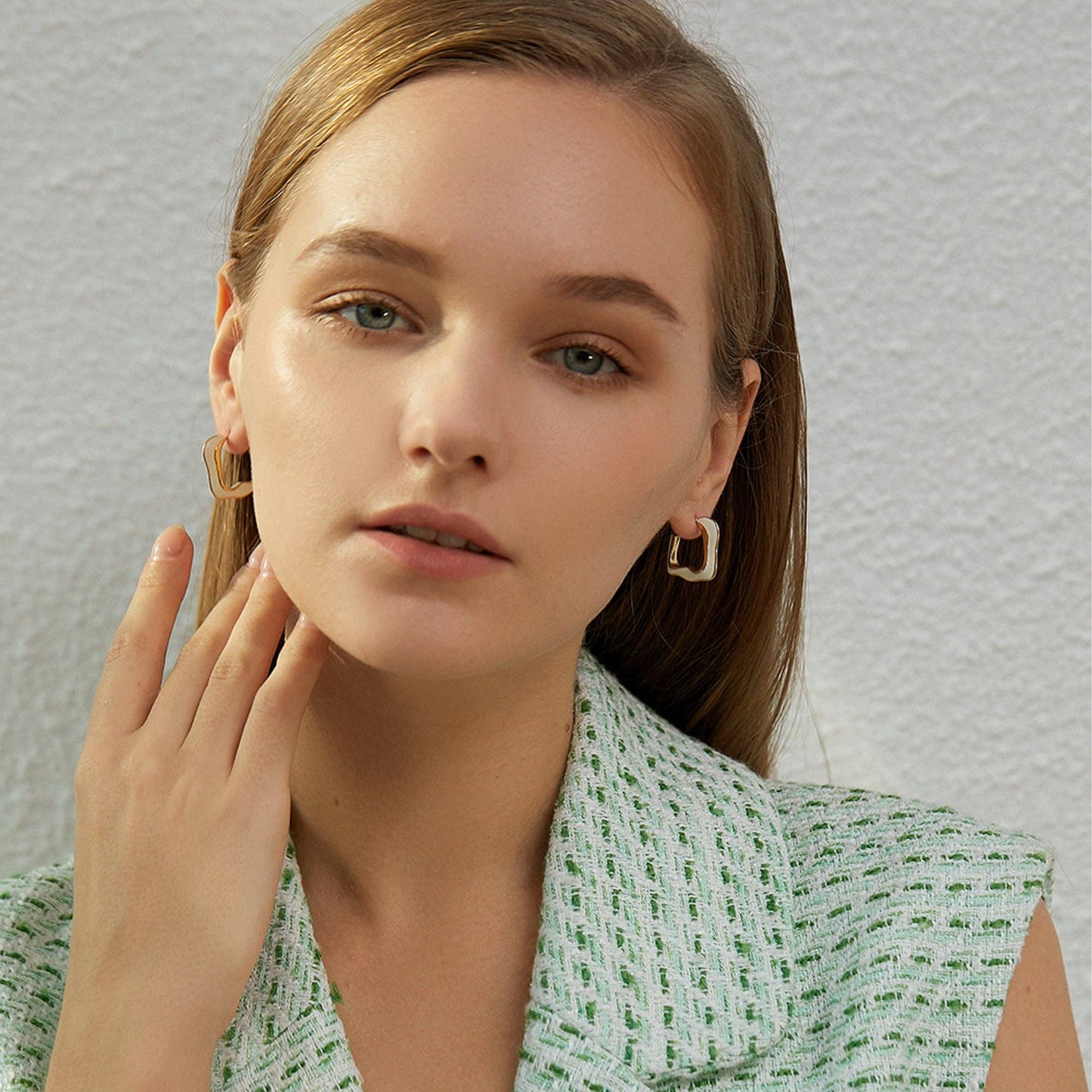 Abstract Wavy White Enamel Gold Square Hoop Earrings