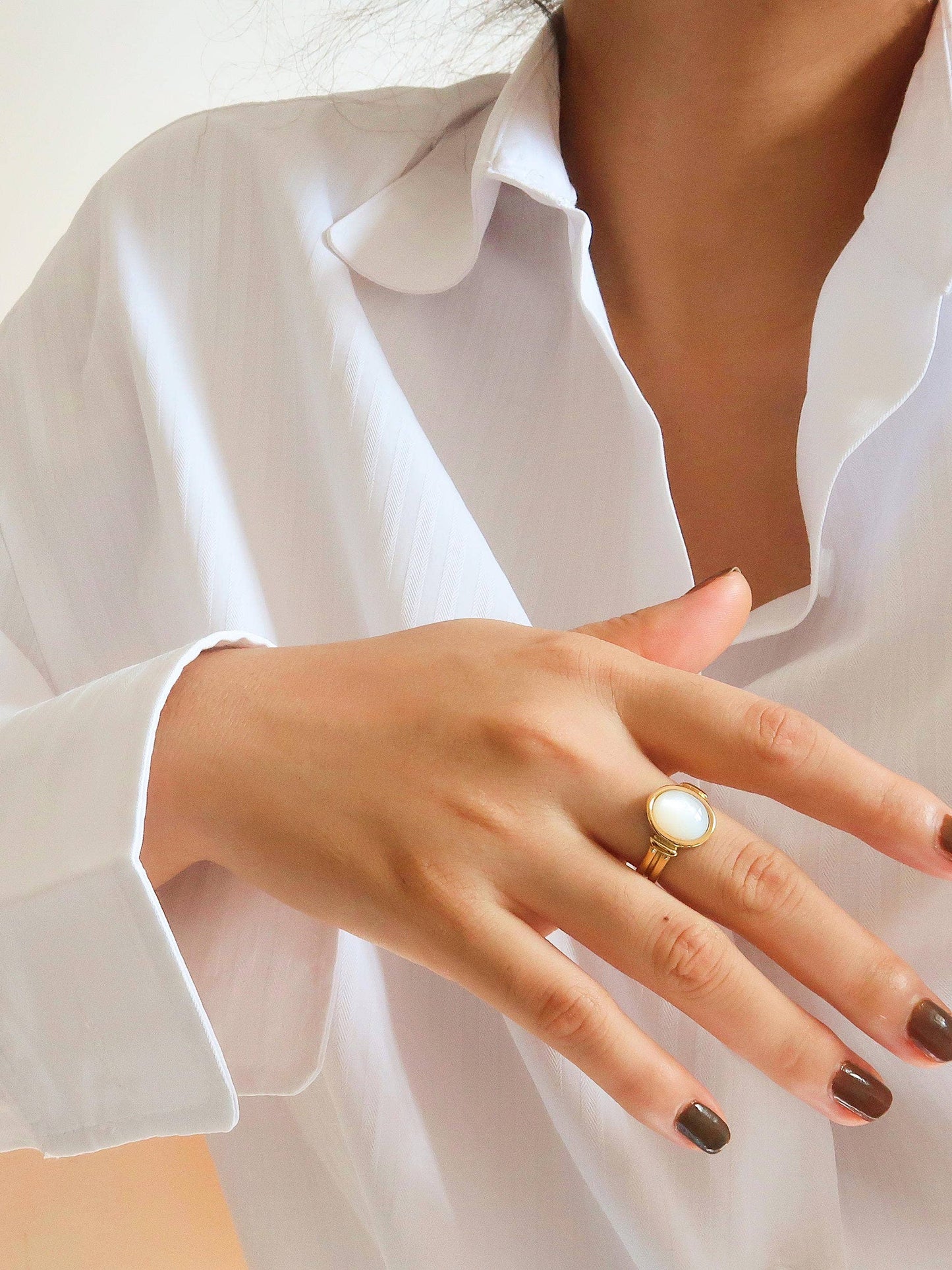 Jade Non-Tarnish Classic Shell Stone Ring: Yellow Gold