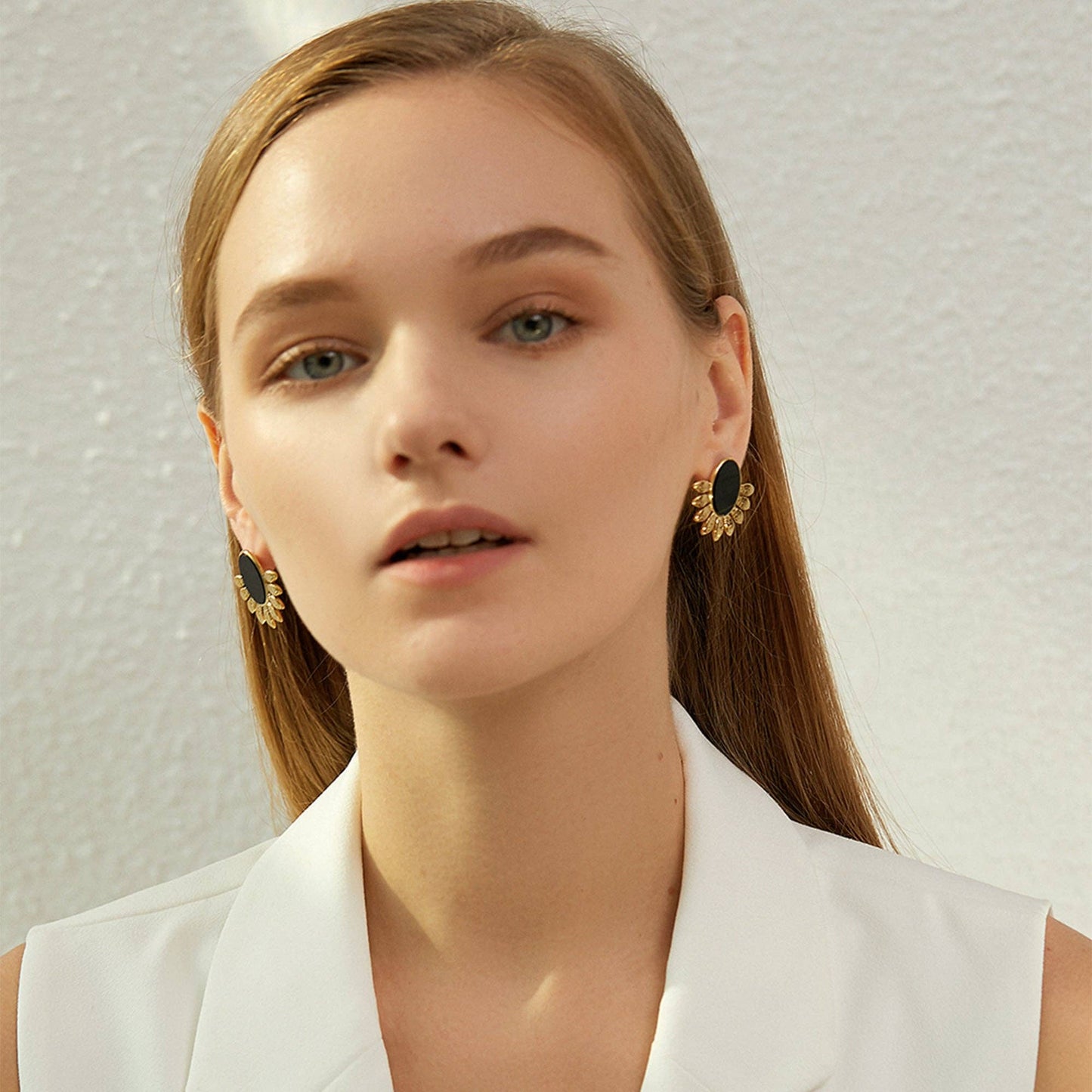 Vintage Gold Textured Sunburst Black Oval Stud Earrings