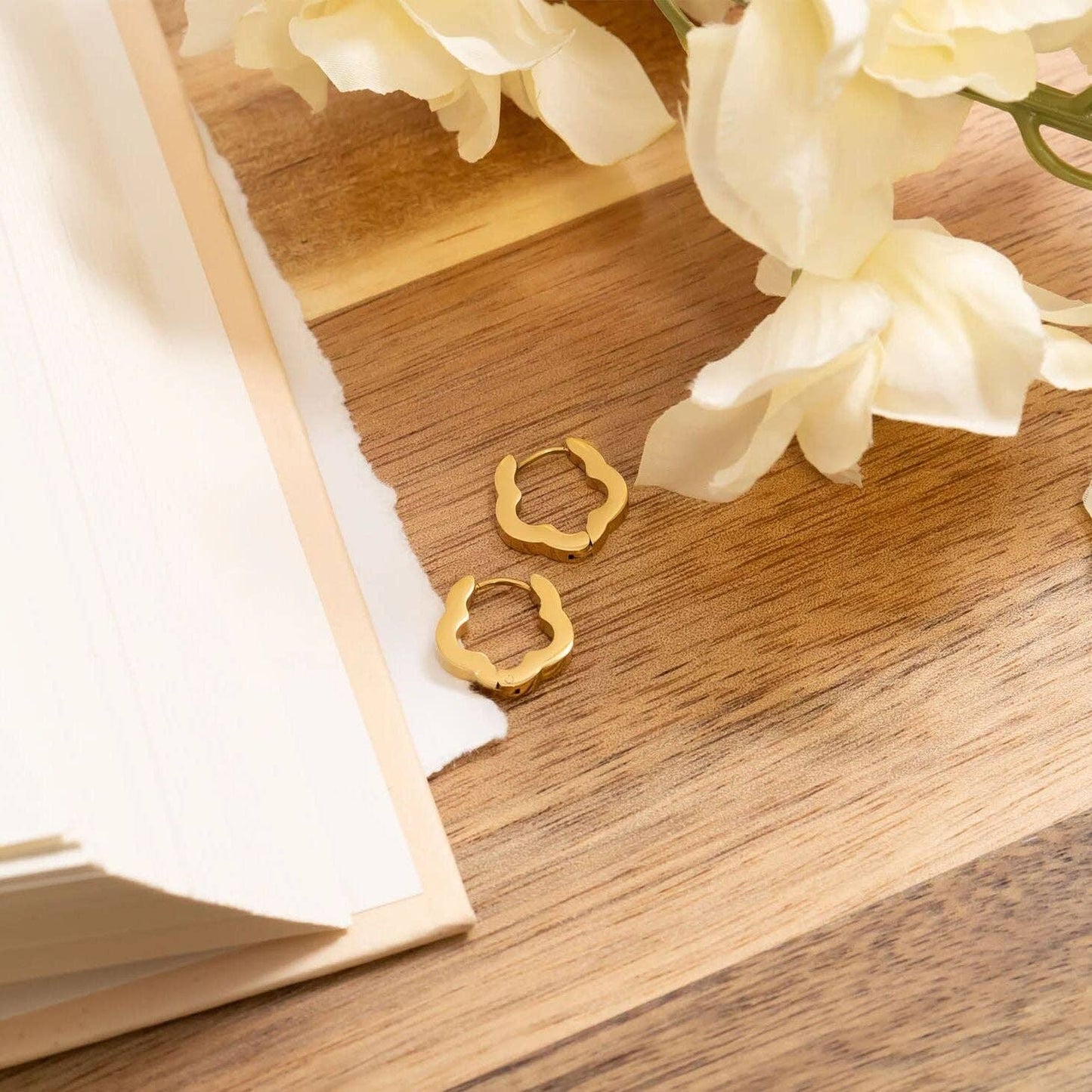 18K Gold PVD Stainless Steel Flower Huggie Earrings:Silver/Gold