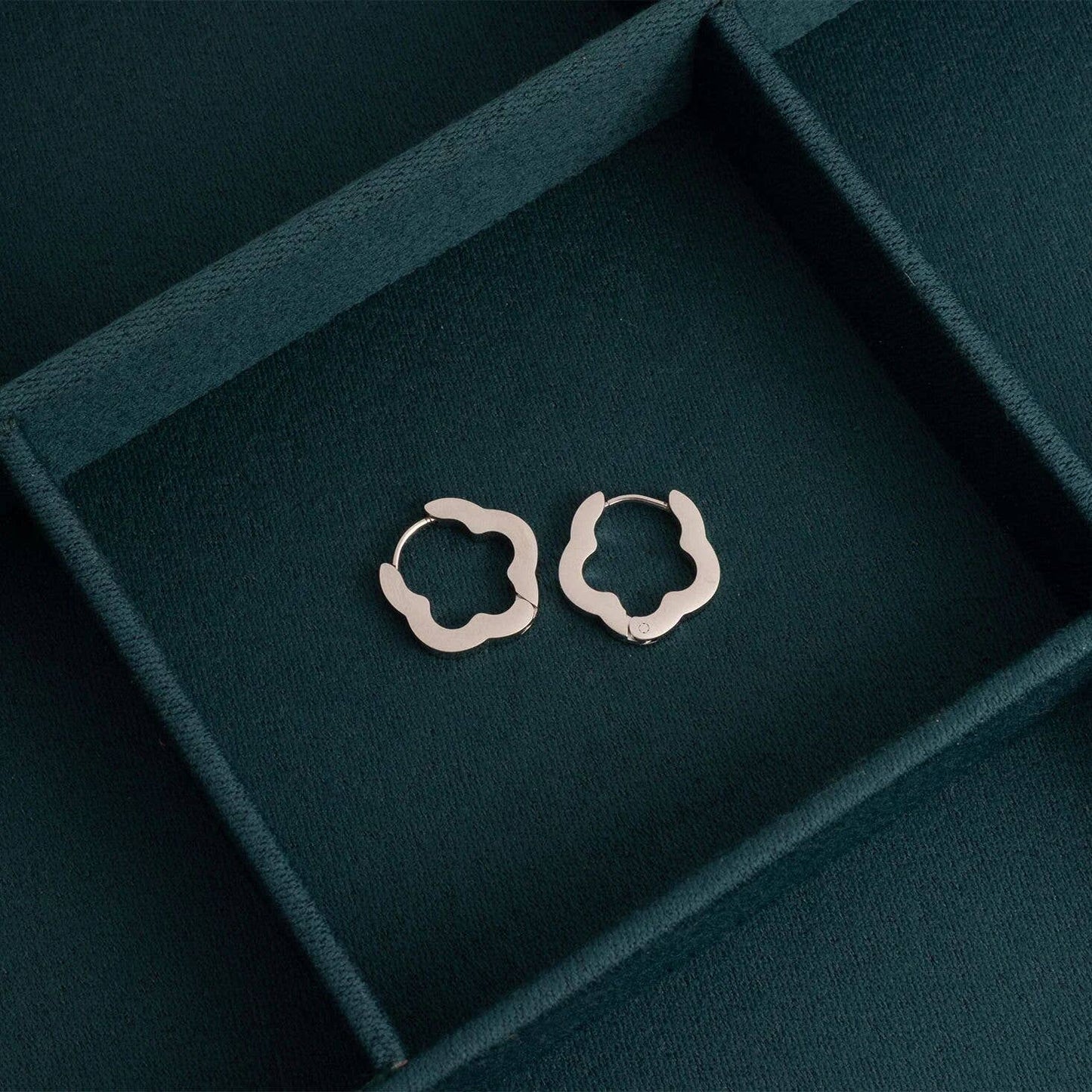 18K Gold PVD Stainless Steel Flower Huggie Earrings:Silver/Gold