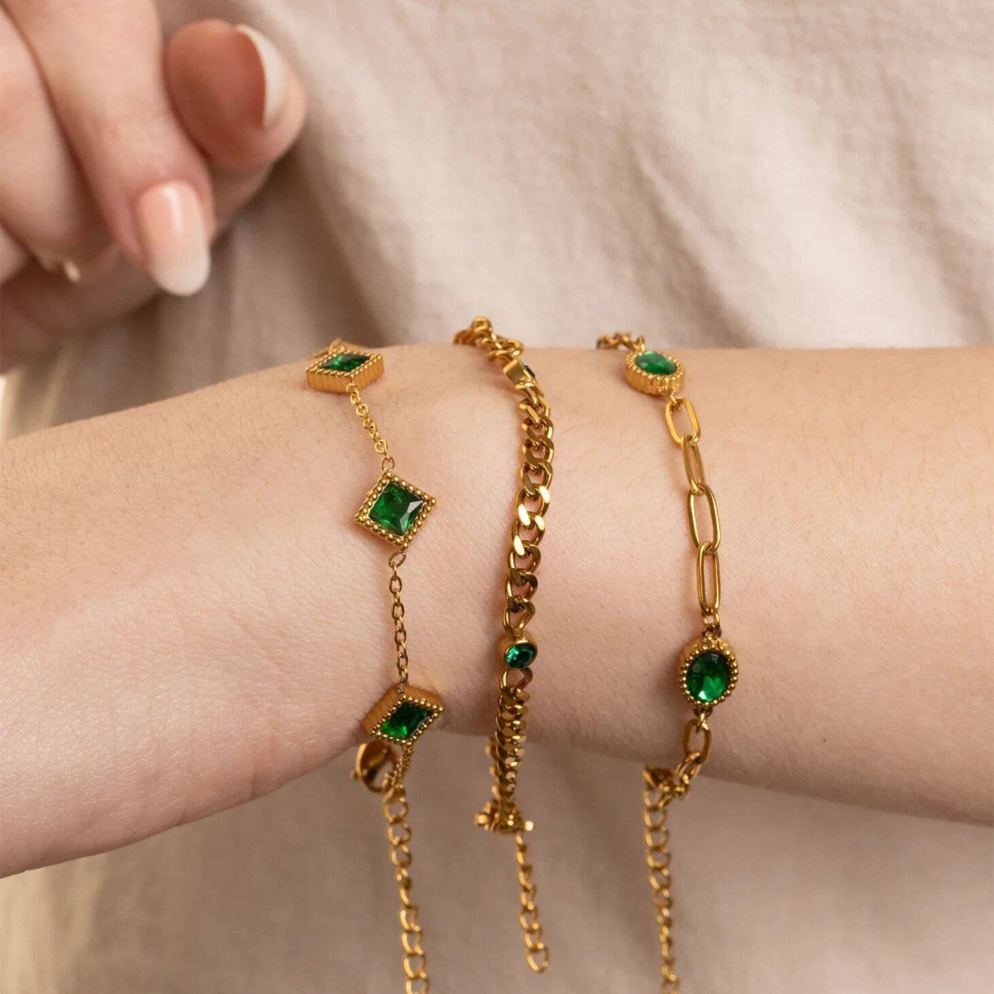 Paperclip Emerald Stone Station Bracelet: Gold