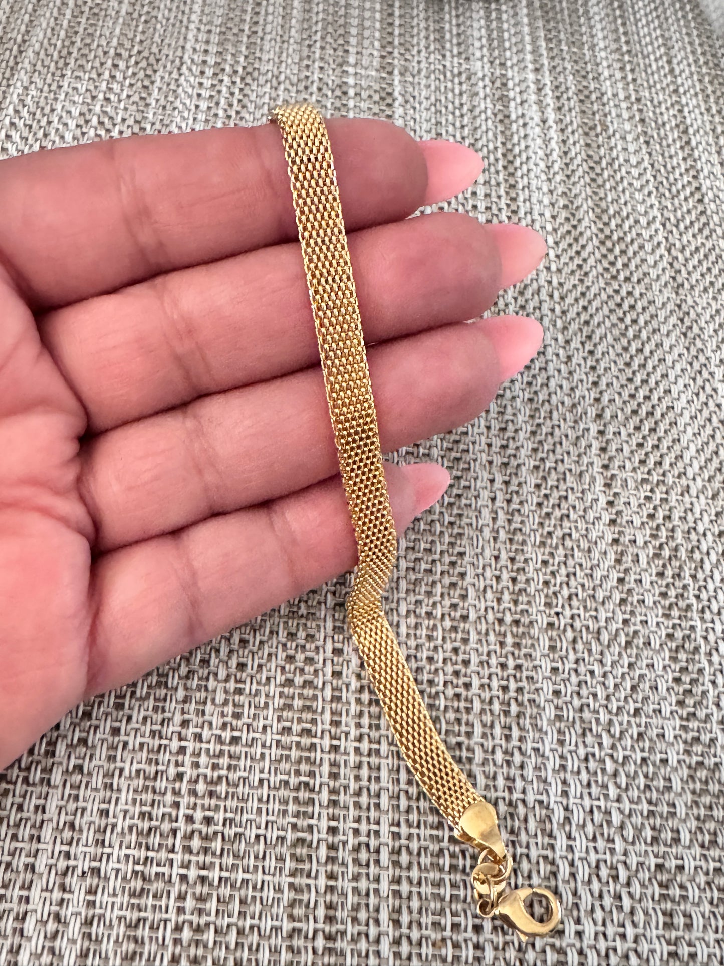 Designed Mesh Link Bracelet
