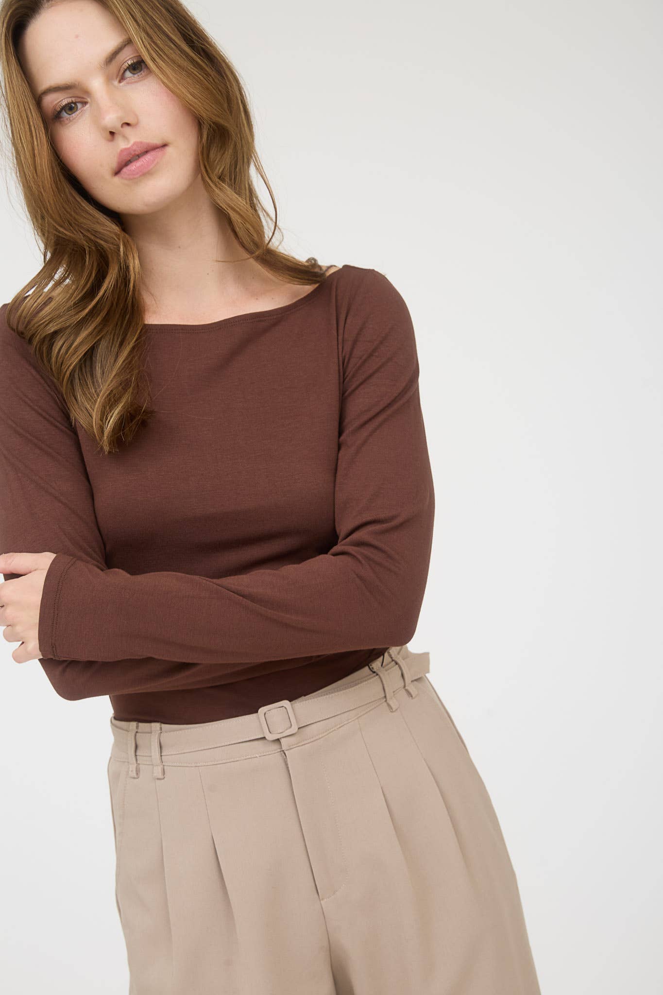 BOAT NECK LONG SLEEVE SOLID KNIT TOP: CHOCOLATE