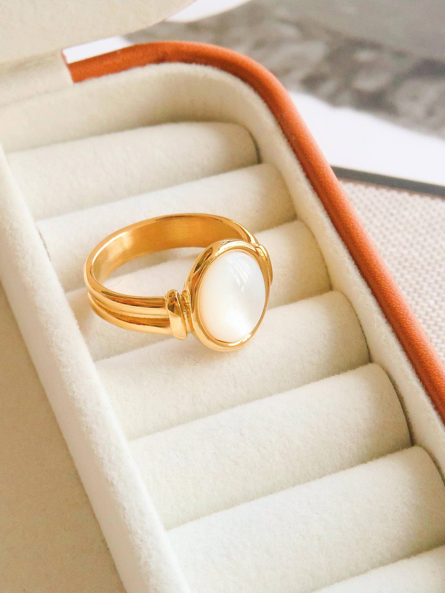 Jade Non-Tarnish Classic Shell Stone Ring: Yellow Gold
