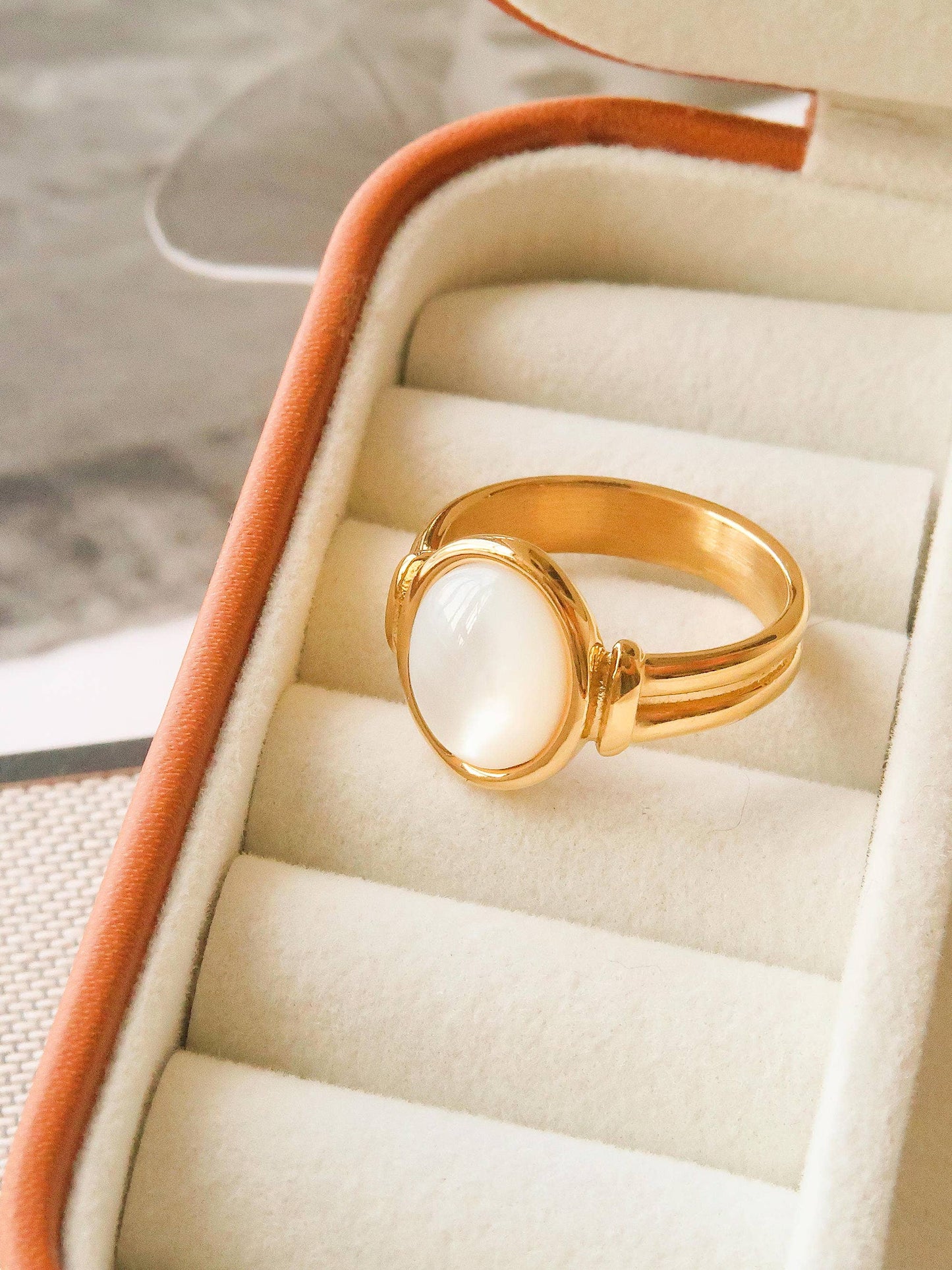 Jade Non-Tarnish Classic Shell Stone Ring: Yellow Gold