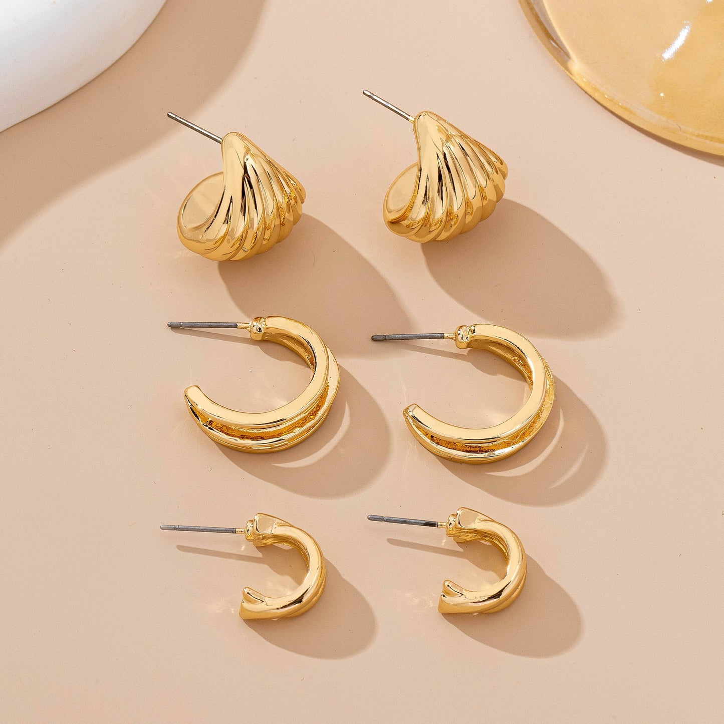 Vintage Gold Shell & Ribbon Hoop Trio Earrings Gold