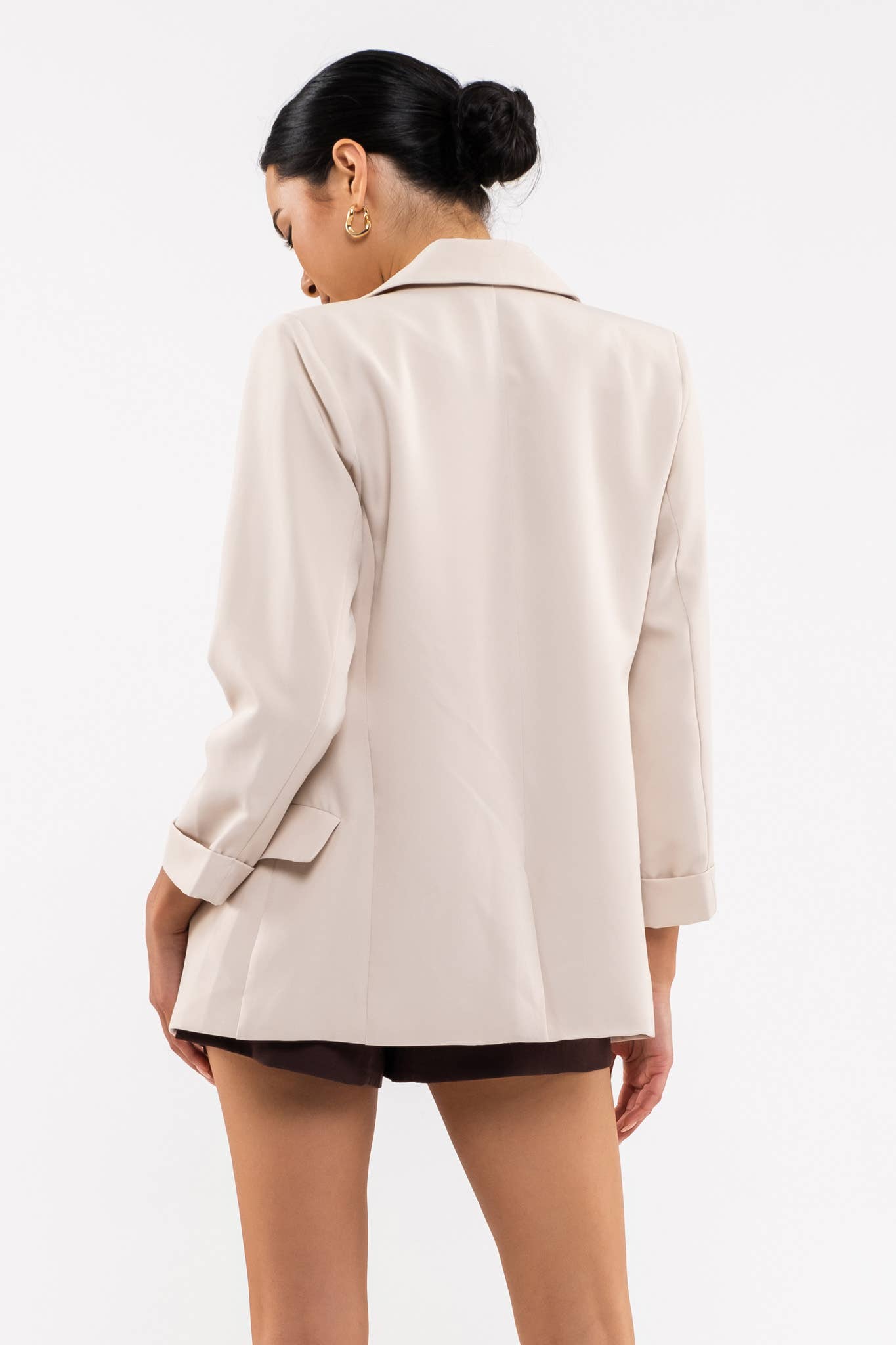 SOLID FOLDED SLEEVE BLAZER