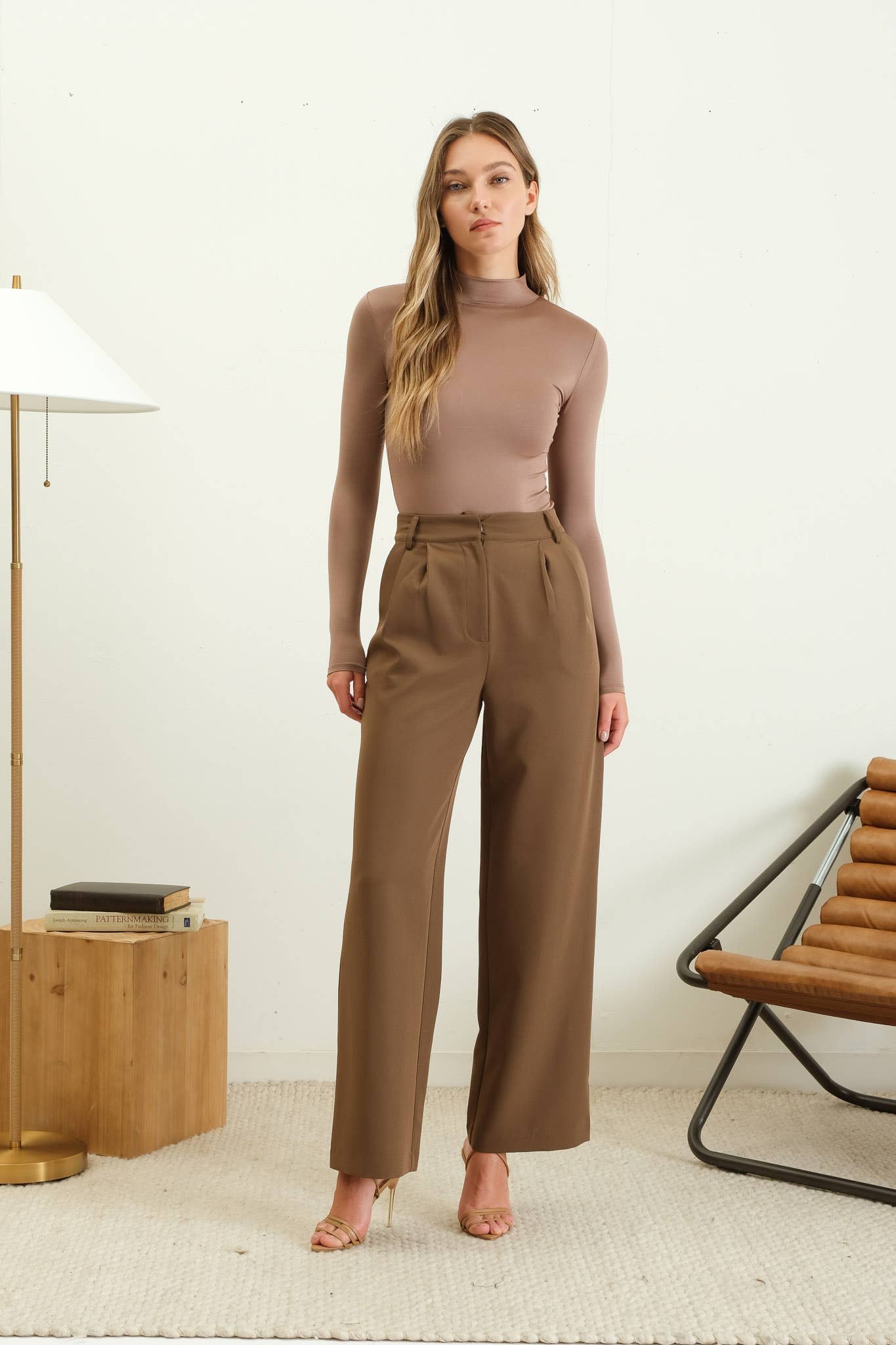 SEAMLESS MOCK NECK LONG SLEEVE BODYSUIT DEEP TAUPE