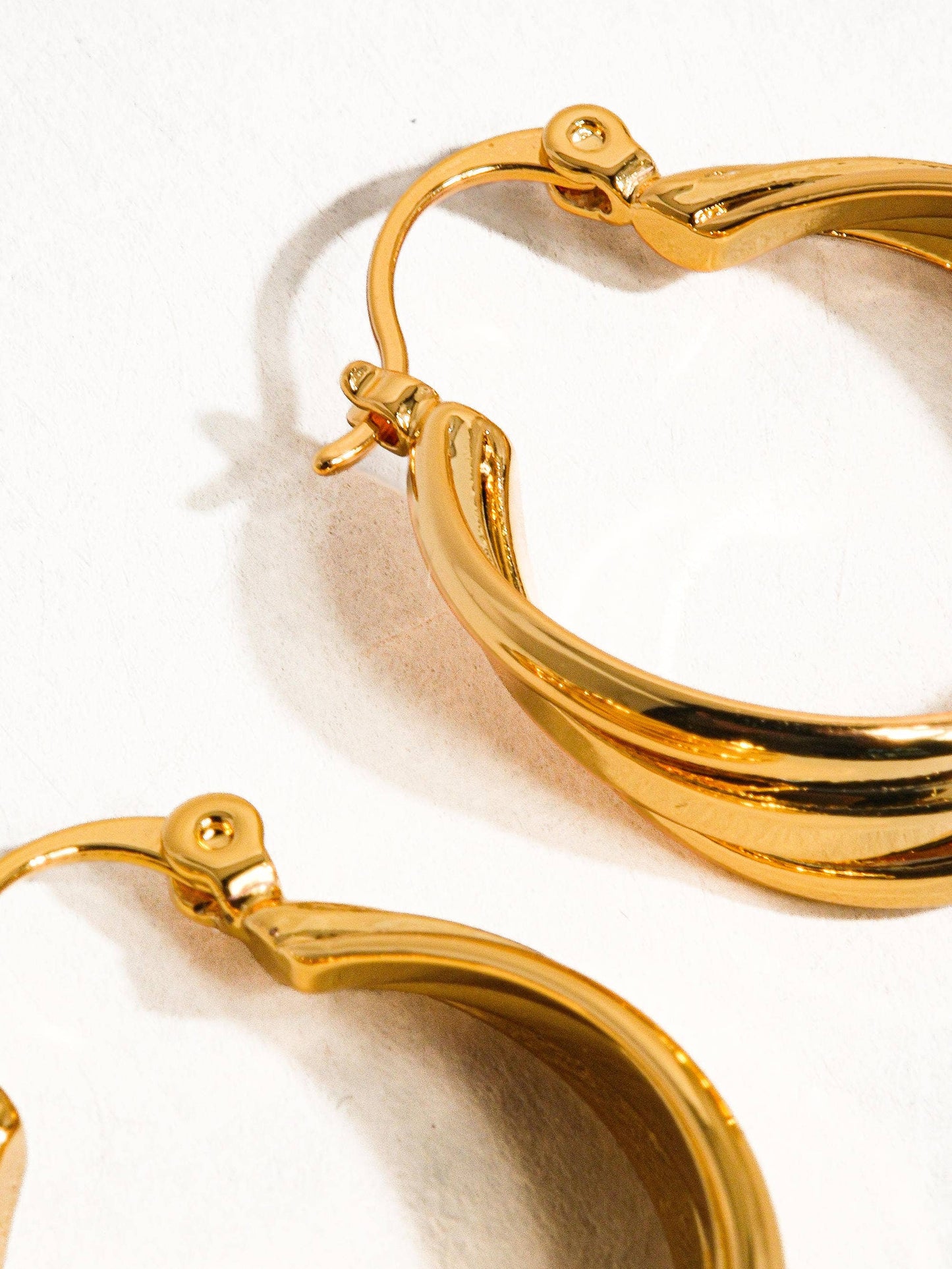 Cheyenne 18k Gold Twisted Hoop Earring: Yellow Gold