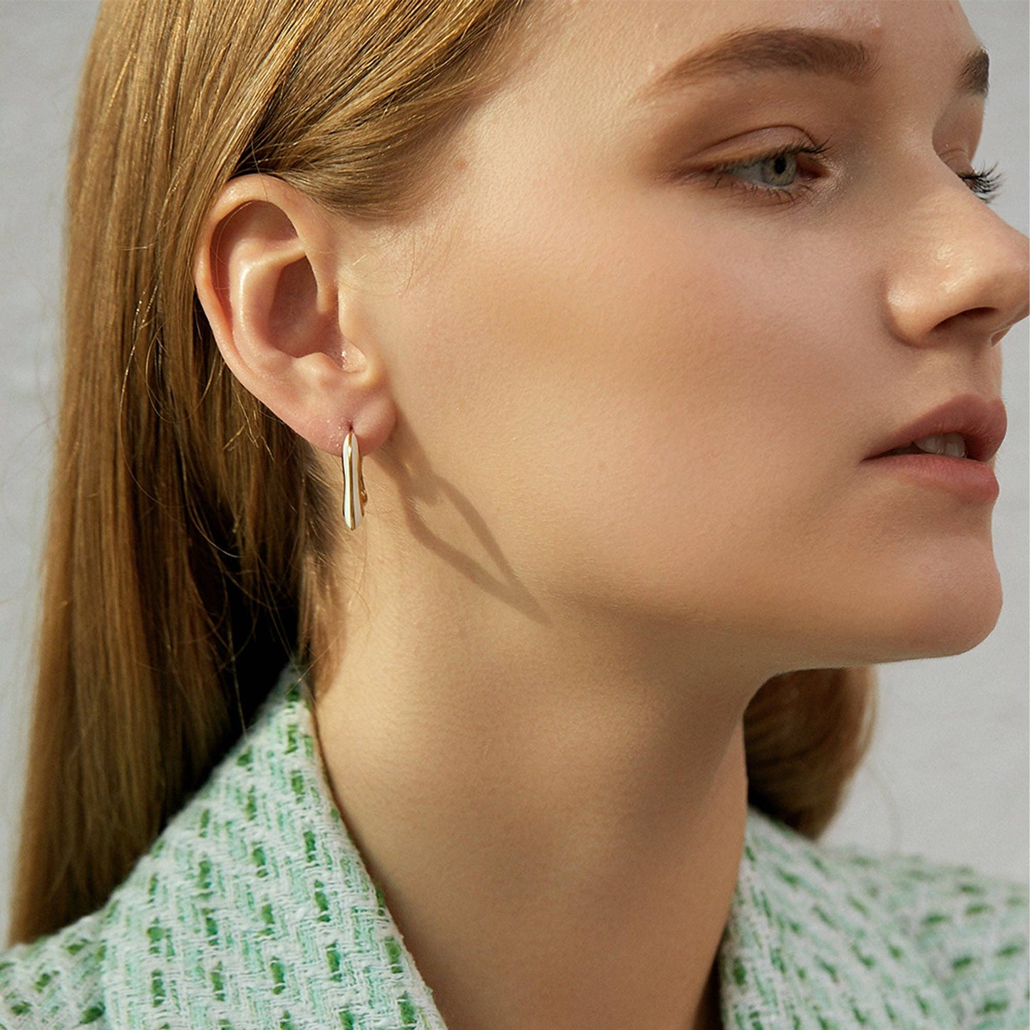 Abstract Wavy White Enamel Gold Square Hoop Earrings